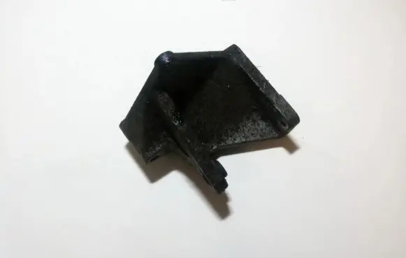 Nissan Almera N16 Engine mounting bracket