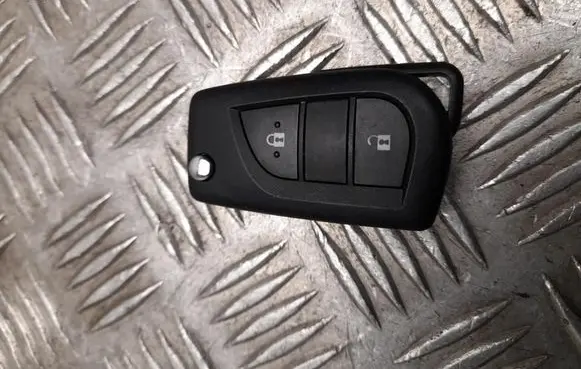 Toyota Aygo X Ignition key/card B3W2F2R