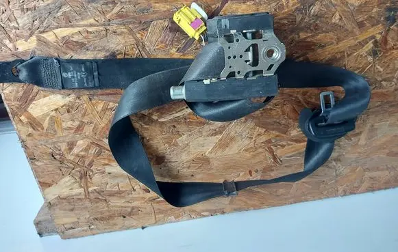 Volkswagen Touran I Front seatbelt 1T1857706