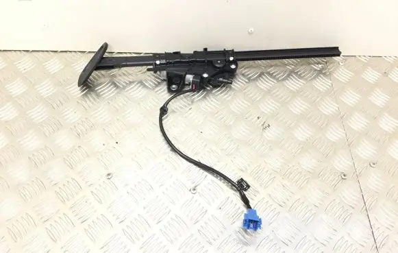 Mercedes-Benz E W238 Seat belt adjustment motor A2058600282