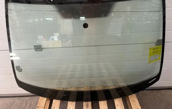Skoda Octavia Mk2 (1Z) Front windscreen/windshield window 