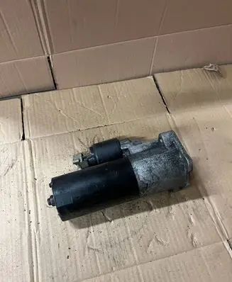 Volkswagen PASSAT B5.5 Starter motor 068911024H 0001124020