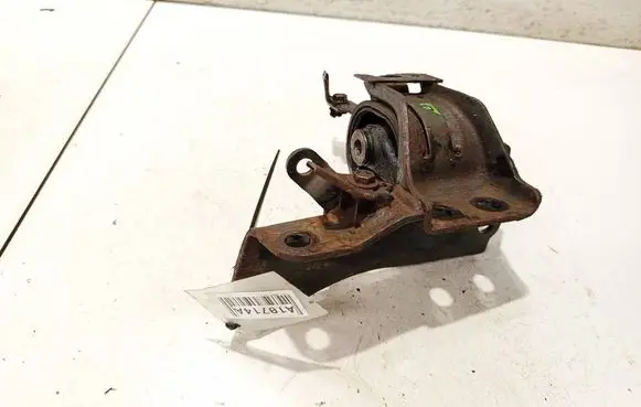 Engine mount bracket