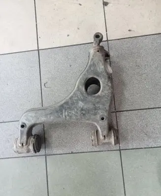 Mercedes-Benz E W210 Front lower control arm/wishbone 000