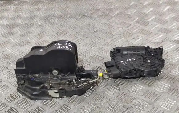 BMW X6 E71 Front door lock 7167582 4152309300