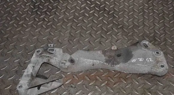 Gearbox mounting bracket