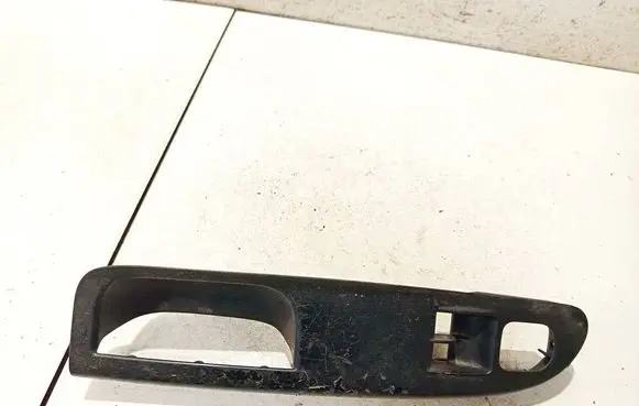 Volkswagen PASSAT B6 Front door window switch trim 3c1867171a