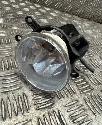 Toyota Avensis T270 Front fog light 90008497 8122002110 01022016