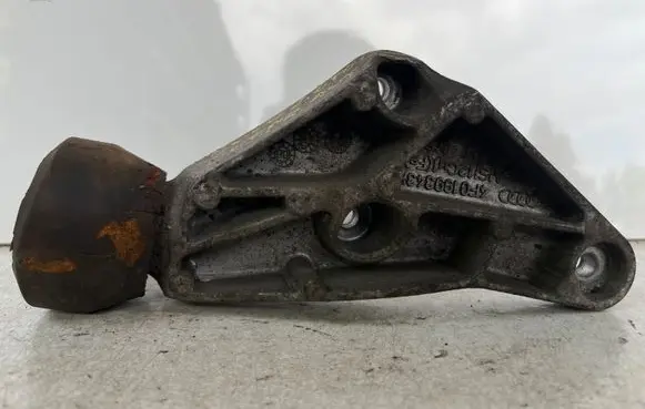 Audi A6 S6 C6 4F Engine mounting bracket 4F0199343K