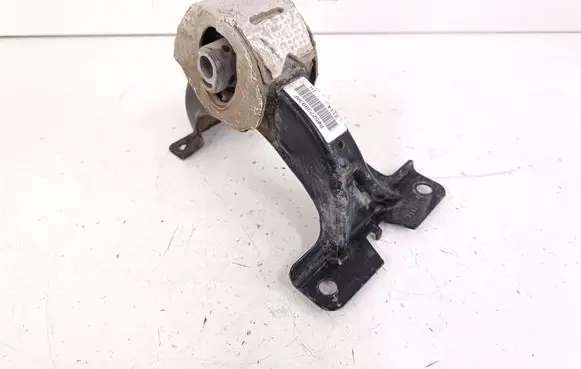 Engine mount bracket