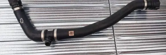 Engine coolant pipe/hose