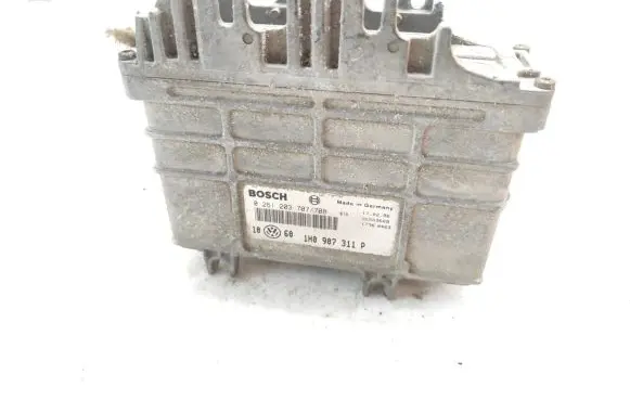 Volkswagen Golf III Engine control unit/module 1H0907311P 26SA3609 0261203707