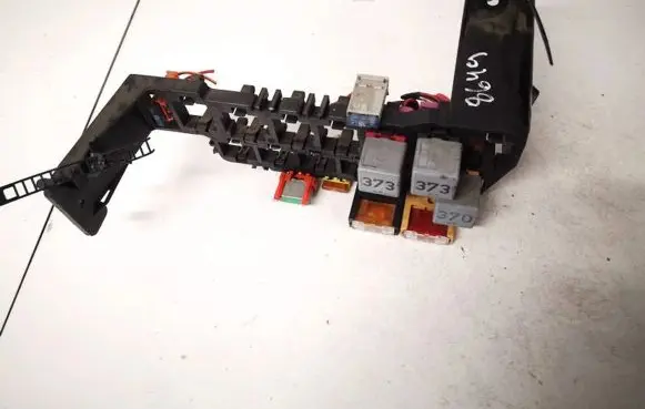 Volkswagen PASSAT B5 Fuse box set 8d1937545