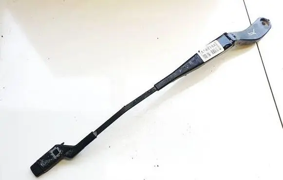 Front wiper blade arm