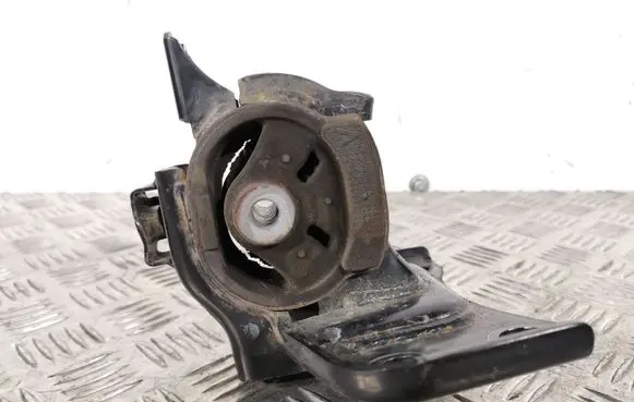 Toyota Prius (XW30) Engine mount bracket