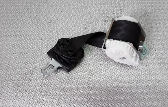 Volkswagen Touran I Third row seat belt 33029132F