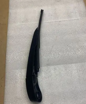 Rear wiper blade arm