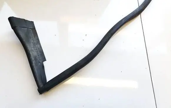 Mercedes-Benz CLS C219 Rubber seal front coupe door a2128891025