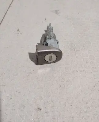 Volkswagen Golf Plus Front door lock (next to the handle) 5M0837167B 5M0837168B