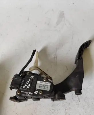 Skoda Octavia Mk1 (1U) Accelerator throttle pedal 6PV00777001 1J1721503H