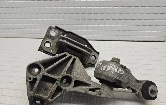 Nissan Qashqai Engine mount bracket DD130108