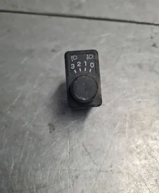 Nissan Primera Headlight level height control switch 37044A