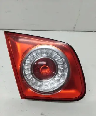 Tailgate rear/tail lights