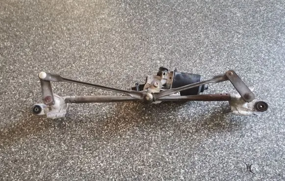 Front wiper linkage and motor
