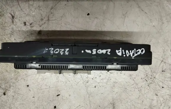 Skoda Octavia Mk2 (1Z) Climate control unit 06070552