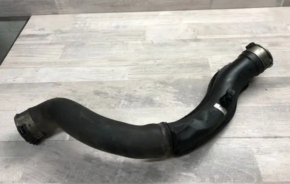 BMW 5 F10 F11 Intercooler hose/pipe 11617809834