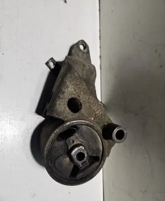 Engine mount bracket