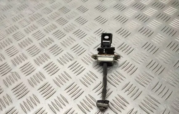 Skoda Octavia Mk2 (1Z) Front door check strap stopper 1Z0837249