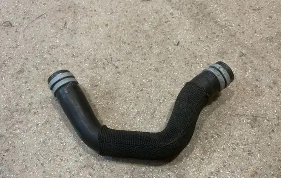 Porsche Taycan 9J1 Engine coolant pipe/hose 9J1815567