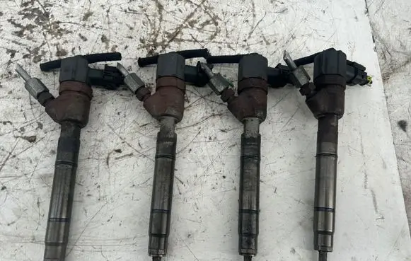 Hyundai i40 Fuel injectors set 0445110320