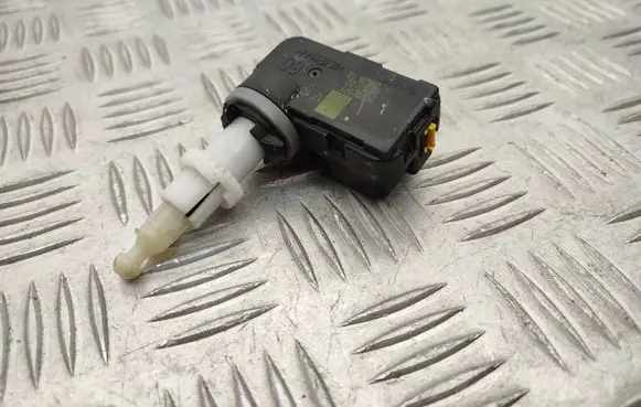 Opel Combo E Headlight level adjustment motor 92002071