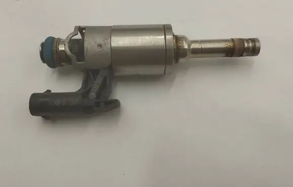 Volkswagen Golf VII Fuel injector 04e133036a