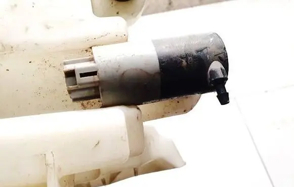 Toyota Auris 150 Windscreen/windshield washer pump 