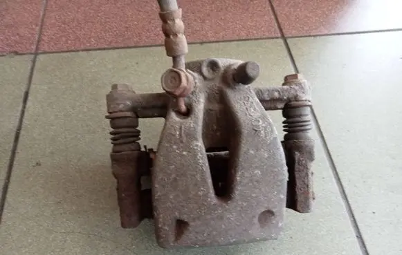 Toyota Avensis T250 Rear brake caliper 000
