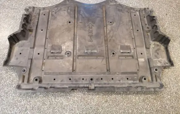 Nissan Leaf I (ZE0) Center/middle under tray cover 748N33NF0A
