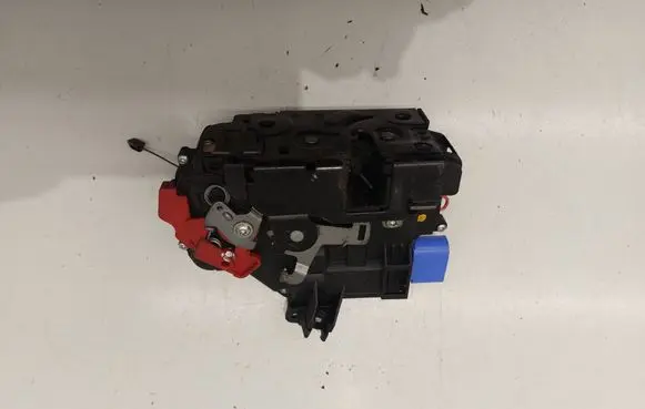 Volkswagen Golf V Front door lock 3D1837016AC