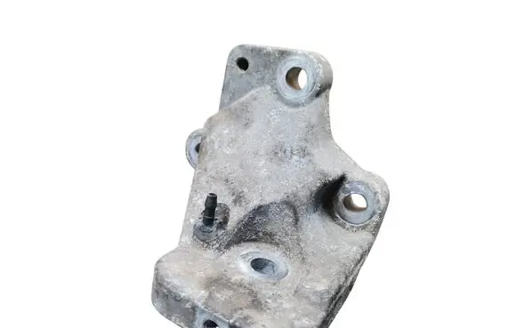 Engine mounting bracket