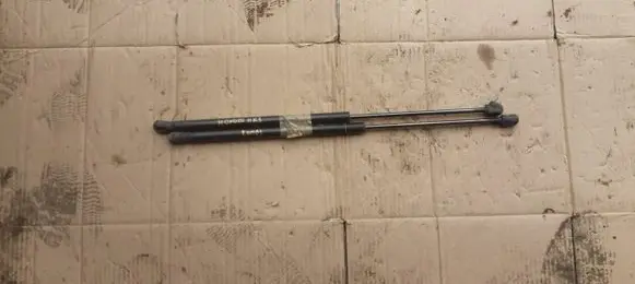 Ford Mondeo Mk III Tailgate strut 