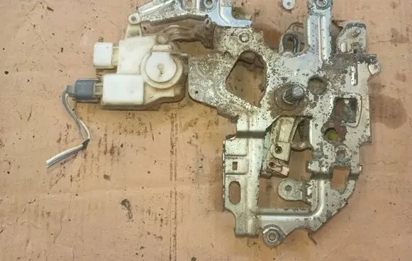 Renault Master III Loading door lock 8200766888