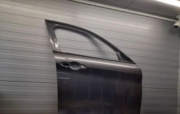 Alfa Romeo Stelvio Front door