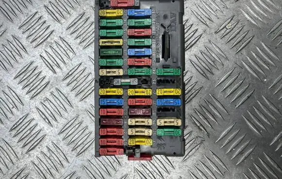 Peugeot 406 Fuse box set 9459081380