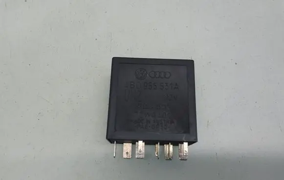 Audi A8 S8 D2 4D Window wiper relay 4B0955531A