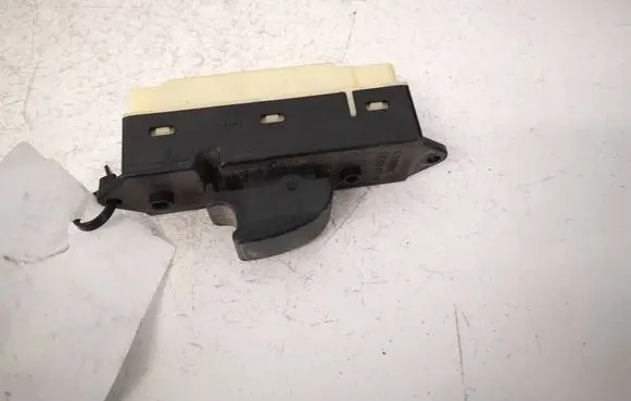 Mitsubishi Grandis Electric window control switch 8608A024 515143