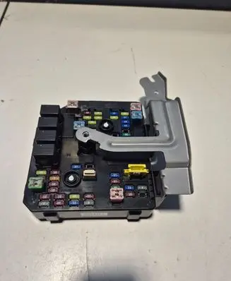 Chevrolet Captiva Fuse module 95202016