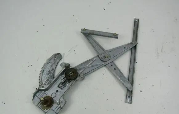 Nissan Micra Front door manual window regulator 
