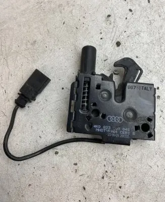 Volkswagen Golf VIII Engine bonnet/hood lock/catch 4K0823509